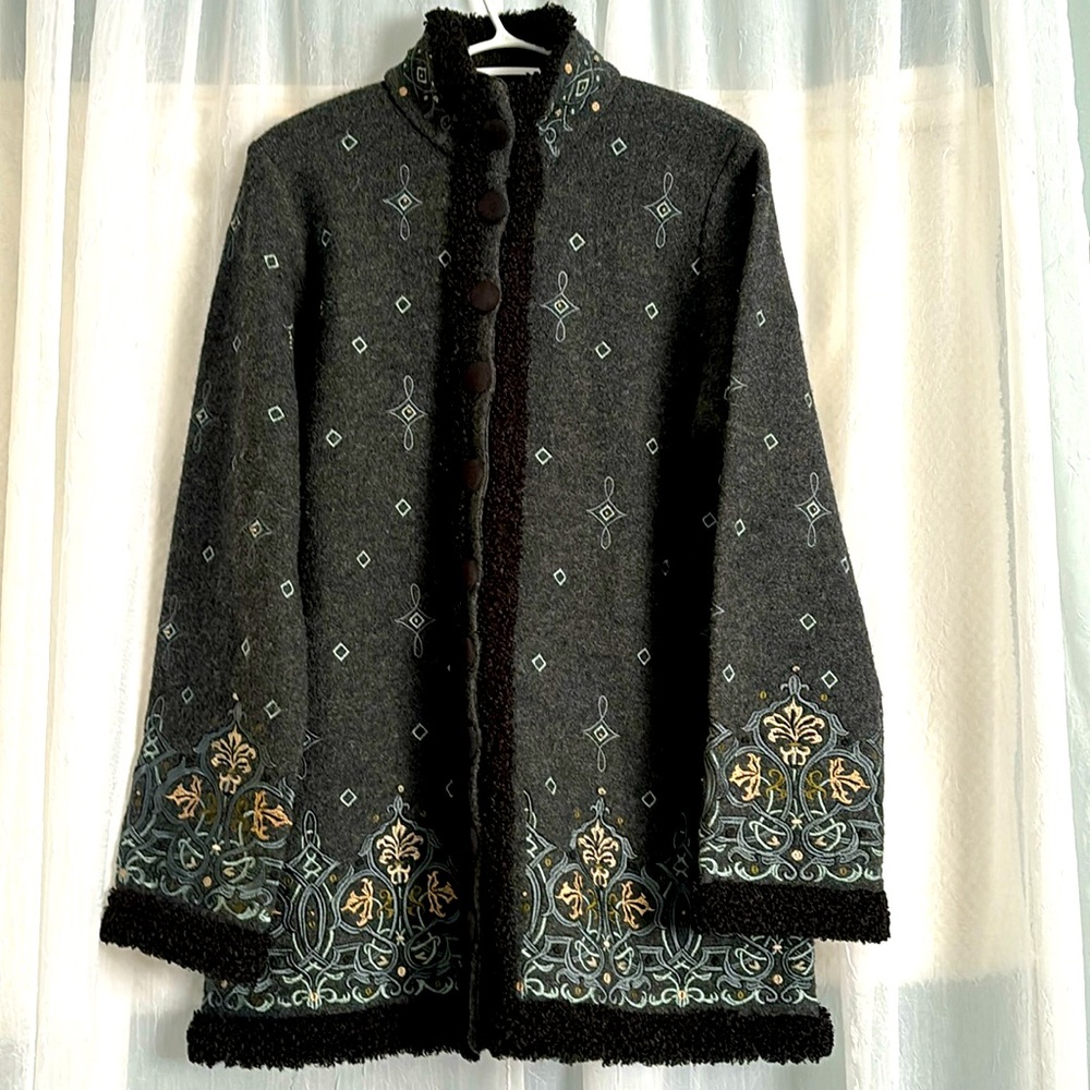CoVelo Size M Women long sleeve wool trim Embroidered Cozy Jacket Grey/Black